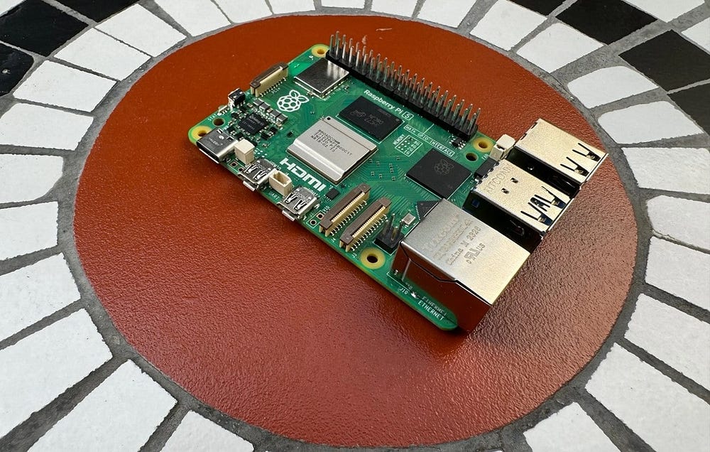 صورة لـ كل ما تحتاج لمعرفته قبل الترقية إلى Raspberry Pi 5: العيوب التي قد تُواجهها | 1-lcS8rrBa4-LWY6Y_Fq9nw-DzTechs