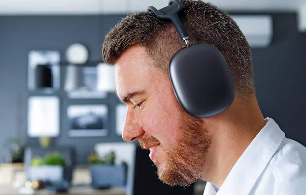 صورة لـ الطرق المُبتكرة التي يُمكن لـ Apple تطوير وتحسين AirPods Max من خلالها | 1DcDUT4wwORICDPNgVhD1bg-DzTechs