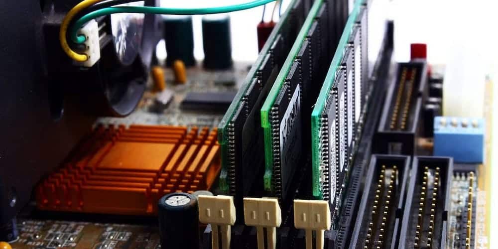 صورة لـ ما هو هجوم التمهيد البارد؟ كيف يُؤثر على نظامك وهل يُمكنك الدفاع ضده؟ | 1Ig_lNnJGAk_VZ9GOrljerQ-DzTechs