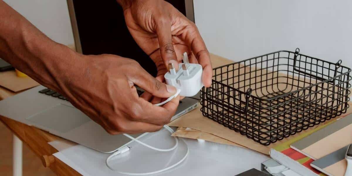 صورة لـ كيفية إصلاح مشكلات الشحن عبر منفذ USB-C على الكمبيوتر المحمول بنظام Windows | 1LUVM7YZ26vFLJP7US55H2Q-DzTechs