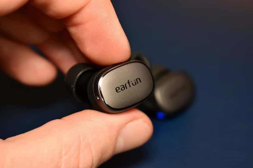 صورة لـ مراجعة EarFun Free Pro 3: سماعات الأذن المليئة بالميزات مع جانب سلبي لضعف ANC | 1VPs5fIDhUM19530_oG_XzA-DzTechs