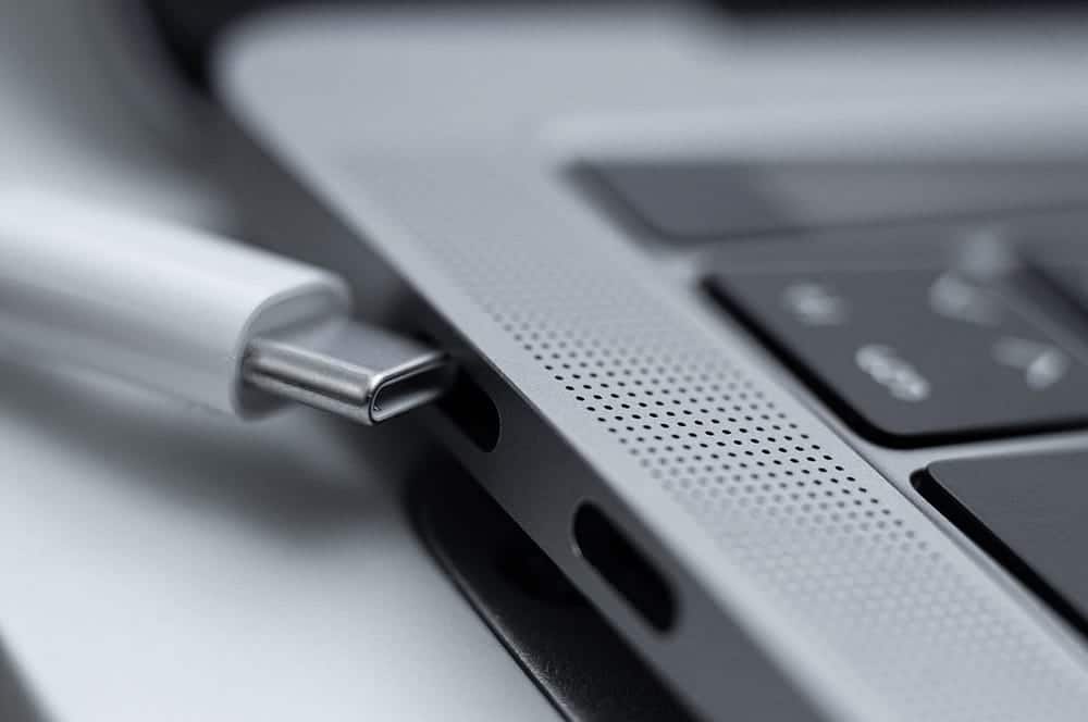 صورة لـ كيفية إصلاح مشكلات الشحن عبر منفذ USB-C على الكمبيوتر المحمول بنظام Windows | 1c21r6cyekgmFqj-JYuYqxw-DzTechs