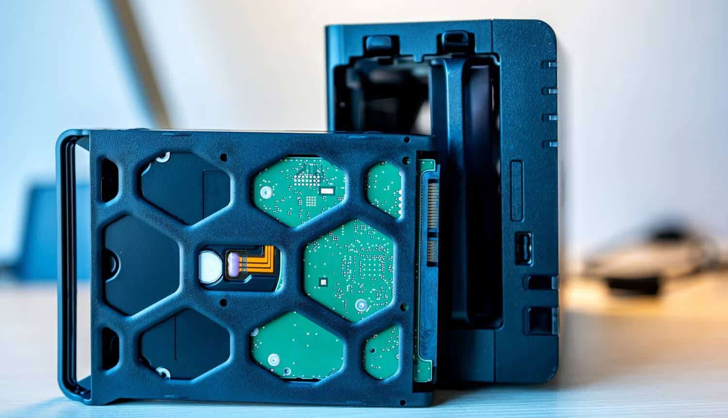 صورة لـ ما هو محرك NAS؟ إرشادات اختيار محرك NAS المثالي لجهاز التخزين الشخصي | 1kEZNgdE1O8R3czbGNJmnwQ-DzTechs