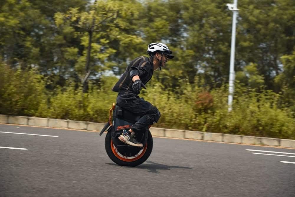 صورة لـ ما هي الدراجة أحادية العجلة الكهربائية (EUC)؟ | 1pGCVFXctwwXK2bEkjfdobA-DzTechs