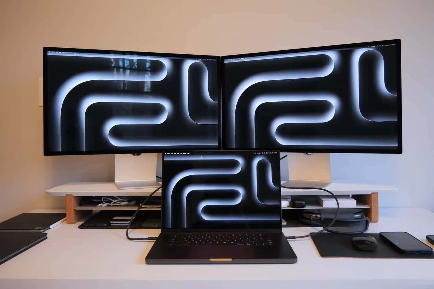 صورة لـ مُراجعة MacBook Pro مقاس 16 بوصة المُزوَّد بـ M3 Pro: إلقاء نظرة شاملة من الداخل والخارج | 13F9KP02_Iux80oi1fWvklg-DzTechs