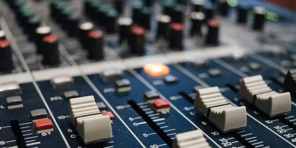 صورة لـ الاختلافات بين المونو (Mono) والستيريو (Stereo) في الإنتاج الموسيقي: متى تستخدم كل تقنية (ولماذا) | 1DrbiV6JVKVyMFDvoJVqTGw-DzTechs