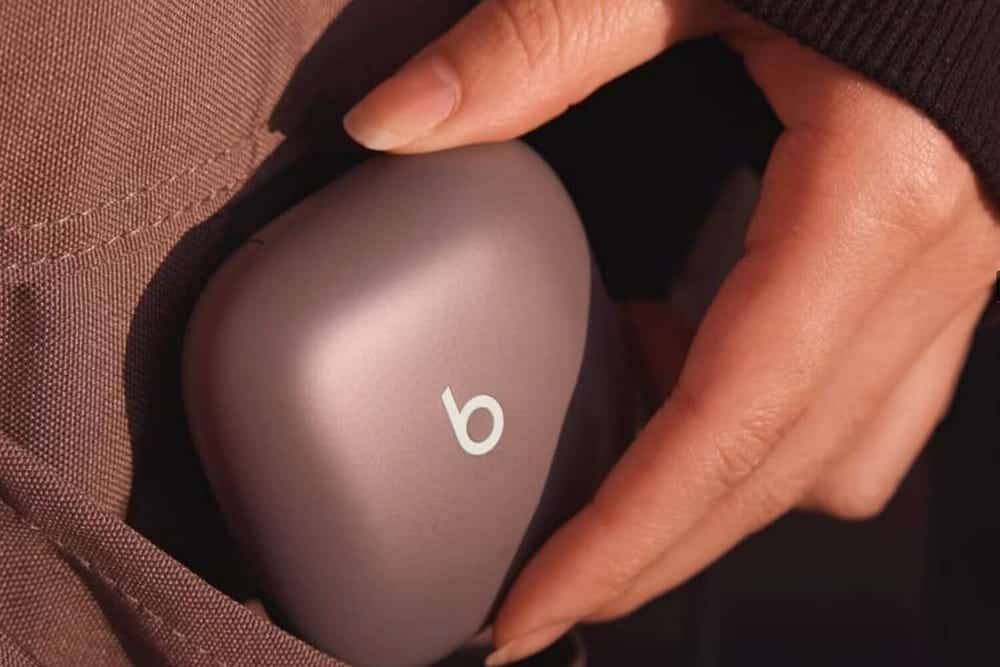 صورة لـ أفضل سماعات الأذن لـ iPhone في هذا العام للإستمتاع بتجربة صوتية مُتميزة | 1IroKsLEqv5UrwGLd0opYNg-DzTechs