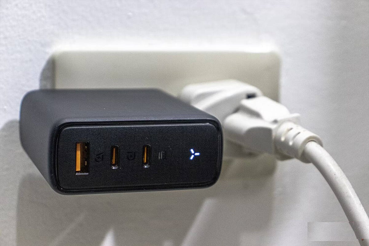 صورة لـ مُراجعة شاحن الحائط Voltme Revo 140 USB-C: شحن سريع لأجهزة مُتعددة | 1JOL6a6fqsiUmZ_YjeZRWwA-DzTechs