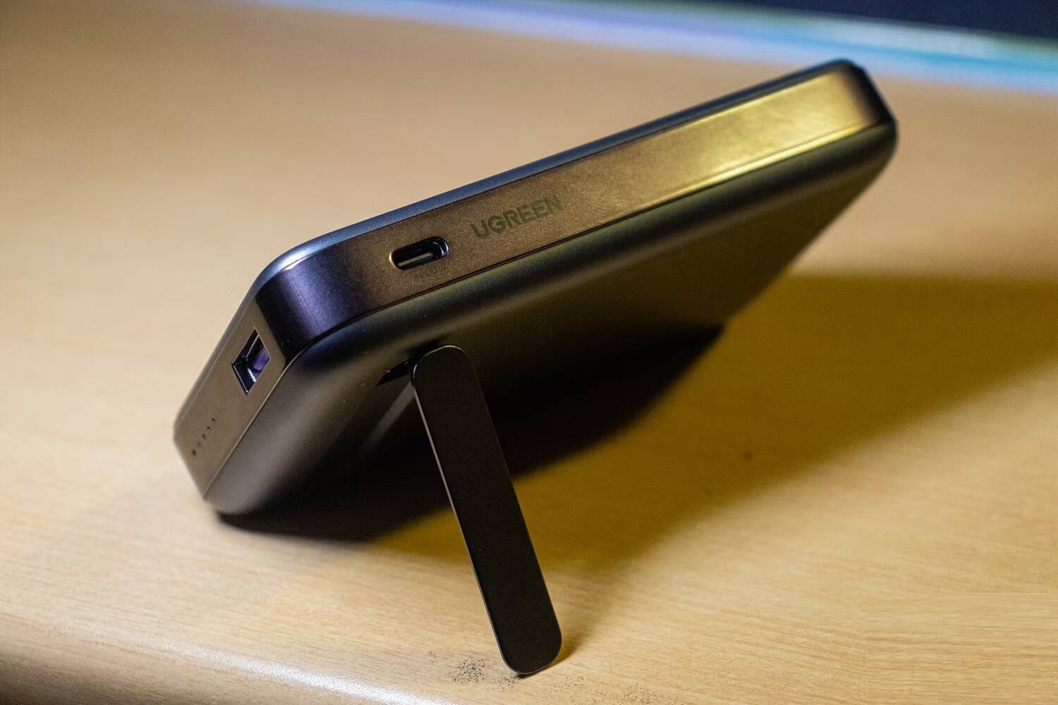 صورة لـ مراجعة حزمة البطارية المغناطيسية من Ugreen المُزوَّدة بمسند قابل للطي لشحن iPhone | 14wOU1-15BpXIJej4HiREBQ-DzTechs