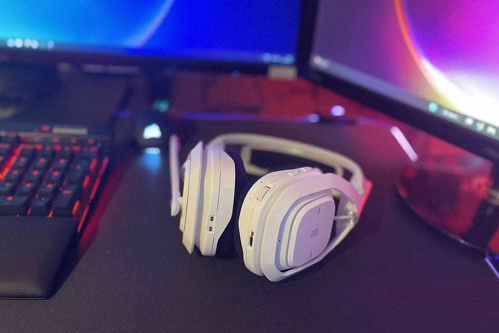 صورة لـ مُراجعة Logitech Astro A50 X: توصيل جهاز الألعاب والكمبيوتر في نفس الوقت لتجربة استثنائية | 1BltV6lWITpY4ObqwBqo6kg-DzTechs