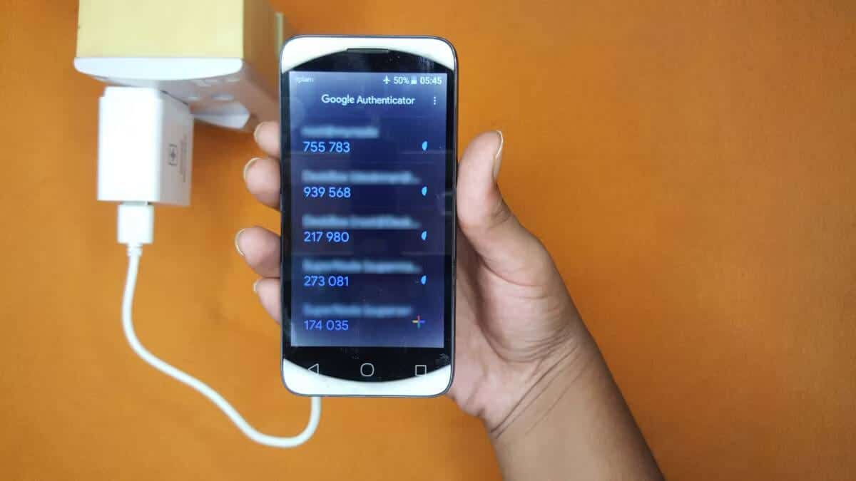 صورة لـ خطوات أساسية قبل بيع هاتفك القديم أو الكمبيوتر المحمول من أجل عملية تخلص سلسة | 1DMEKJbMTQBfyxnIJtyQdEA-DzTechs