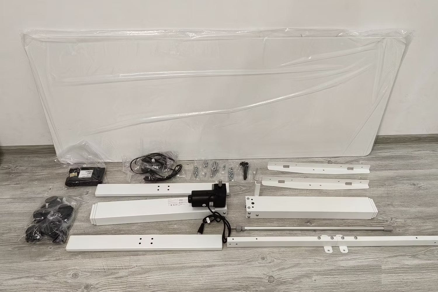 صورة لـ مُراجعة Fezibo Basic Standing Desk: تجربة سلسة ومُريحة أثناء العمل | 1T0ApmRcY3JwjuPKhk_lypw-DzTechs