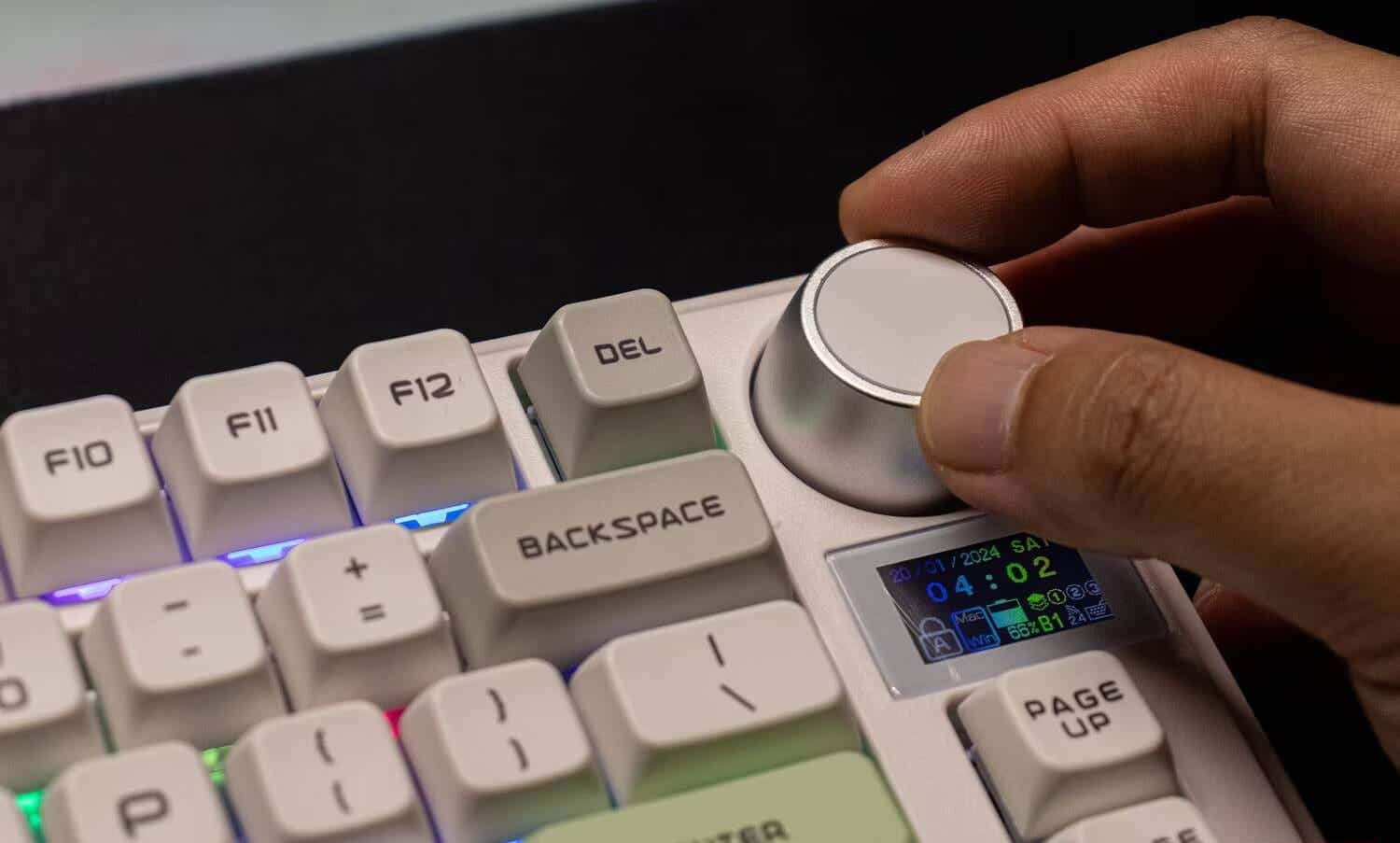 صورة لـ تجربة Epomaker TH80-X: لوحة مفاتيح ميكانيكية 75% بتصميم اقتصادي وميزات مُتقدمة | 1qq1JNYQGlk3j5xljzosQGQ-DzTechs