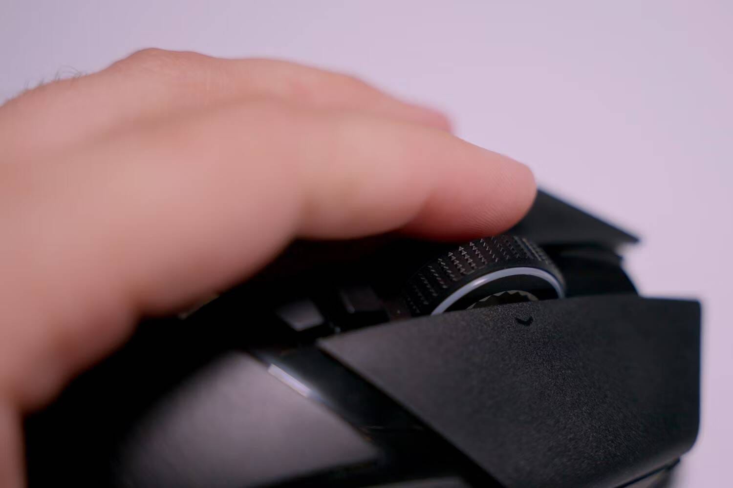 صورة لـ مُراجعة Razer Basilisk V3 Pro: ماوس يُقدم أداء فائق واستجابة سريعة في عالم الألعاب | 1rfF4BoCwAvQSlS8jRJww7Q-DzTechs