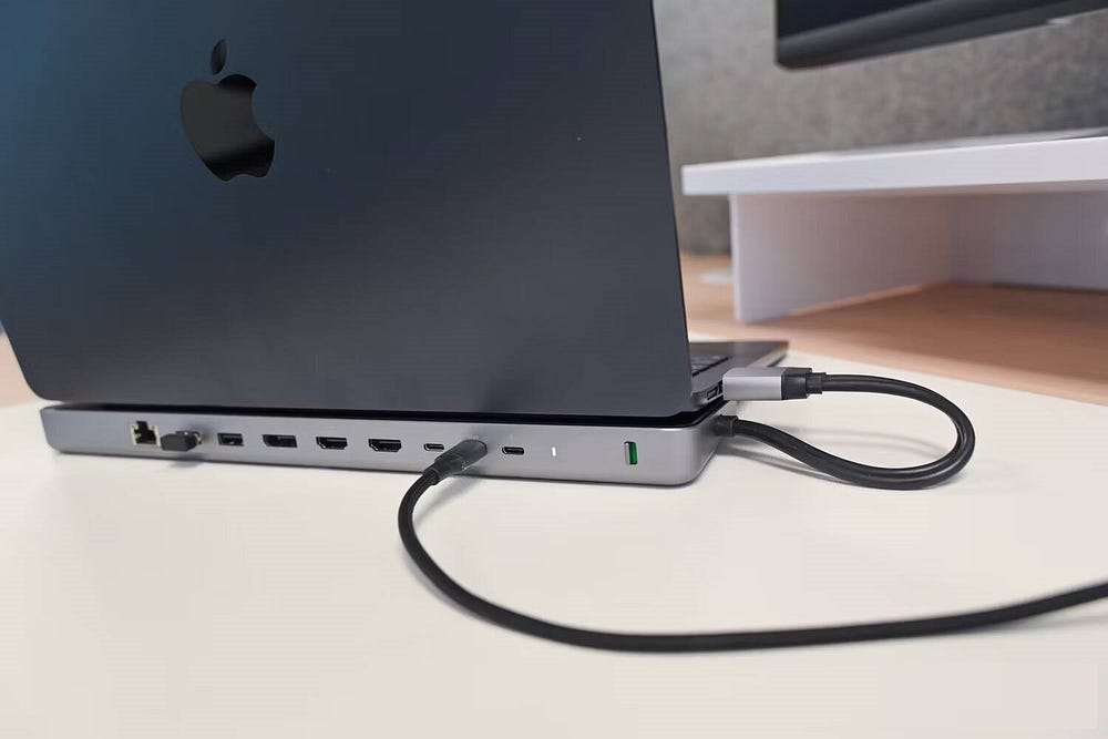 صورة لـ مُراجعة Satechi Dual Dock Stand: قاعدة توصيل جيدة، لكنها تفتقر إلى منافذ Thunderbolt | image