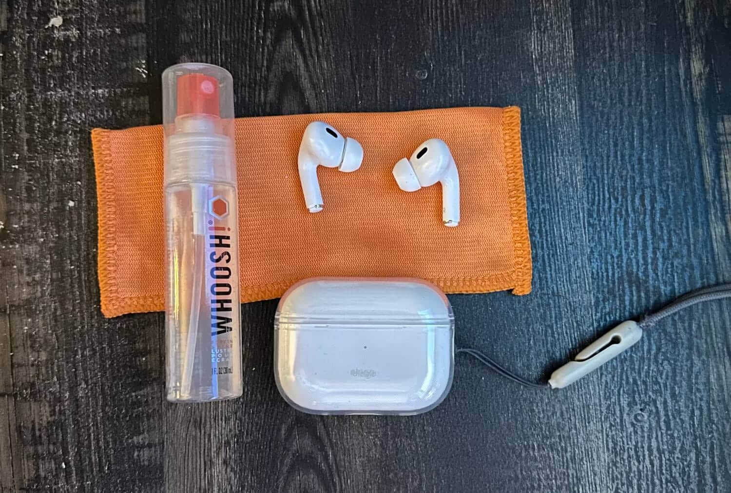 صورة لـ أفضل الطرق لتنظيف سماعات AirPods بأمان وفعاليَّة | 1Ui_etpwxv5oN3cngoPFQAA-DzTechs