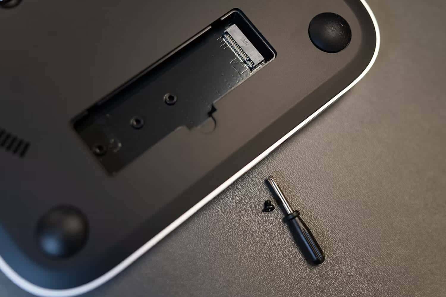 صورة لـ مُراجعة Satechi Stand & Hub With SSD Enclosure: اجعل الـ Mac Mini كمبيوتر مكتبي شبه مثالي | 1YHqPPjs4ndJlbCfRRRWW3w-DzTechs