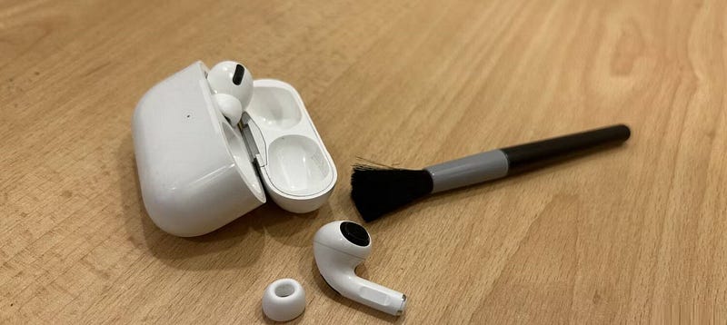 صورة لـ لماذا تُعاني من اختلاف مستوى الصوت بين سماعات AirPods؟ جرِّب هذه الطرق المُجربة | 1b7ToO4Ycczsk6JJg2g7-Xg-DzTechs