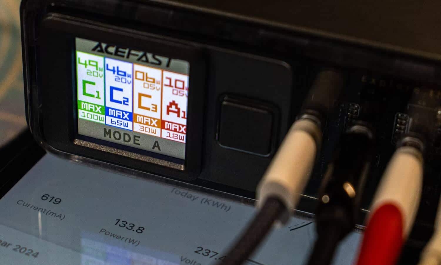 صورة لـ مُراجعة شاحن Acefast Z4 PD218W GaN: كفاءة شحن عالية لمُعداتك الإلكترونية | 1f9Jxvt6q-sVD2-mSOl4Jw-DzTechs