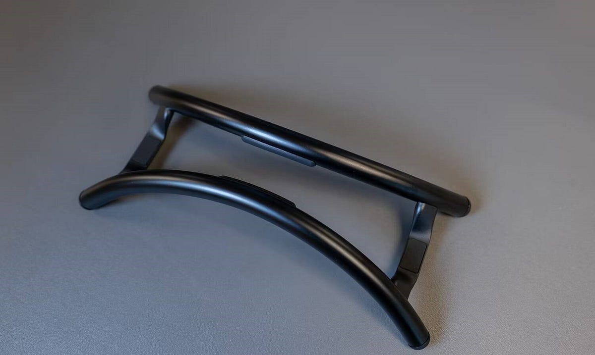 صورة لـ مُراجعة Twelve South BookArc Flex: الحل المثالي لتوفير المساحة وتنظيم محطة عملك | 1xIFZeuZQnTZp13jEXWh8Xg-DzTechs