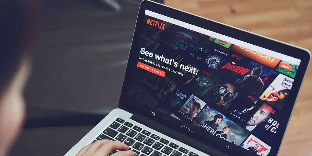 صورة لـ هل أوقفت Netflix مشاركة كلمة السر بين الأشخاص؟ | 1xrirnD2IU2LfKXn3VUHl2Q-DzTechs