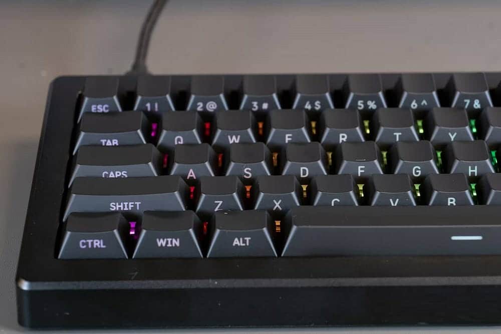 صورة لـ مُراجعة Drop CSTM65: لوحة مفاتيح مُصغَّرة قابلة للترقية وقابلة للتخصيص بشكل لانهائي | 15KbpHgecMo6axf613-lXGA-DzTechs