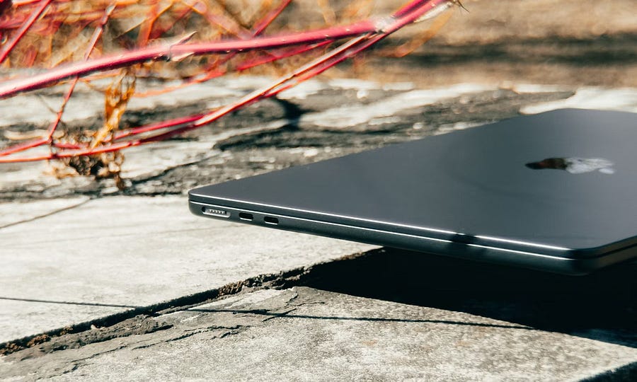 صورة لـ مُراجعة Apple M3 MacBook Air (13 بوصة): لماذا قد تُفكر في أن تشتري أي شيء آخر؟ | 1AIUrx0uslU-I5_FBtbAmpw-DzTechs