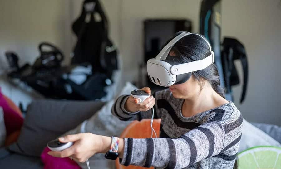 صورة لـ مُقارنة بين Apple Vision Pro و Meta Quest 3: ما هي نظارة VR/AR الأفضل لاحتياجاتك؟ | 1CG7p5KM5Na1F3Vg9PM3HLQ-DzTechs