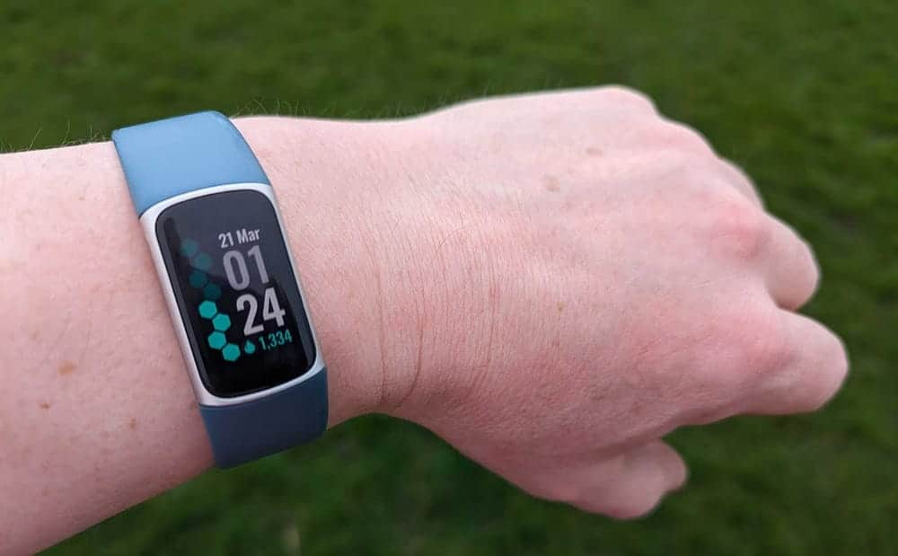 صورة لـ الطرق التي يُمكنك من خلالها مُساعدة جهازك من Fitbit على الاستمرار لفترة أطول | 1R_E9Pu7-rJ7OMY5pseWkLQ-DzTechs