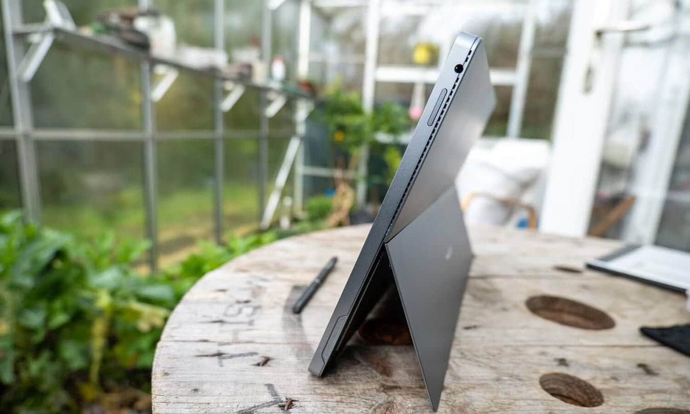 صورة لـ مُراجعة Huion Kamvas Studio 16: أفضل كلوحة رسم بدلًا من الكمبيوتر اللوحي | 1RpF35TJuo8VOAi6uPEIdUA-DzTechs