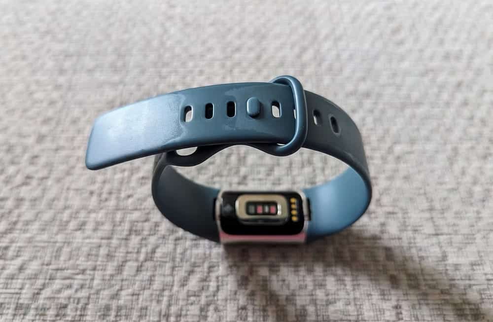 صورة لـ الطرق التي يُمكنك من خلالها مُساعدة جهازك من Fitbit على الاستمرار لفترة أطول | 1_jmLDhO9GVZE0vmBNzmBvA-DzTechs