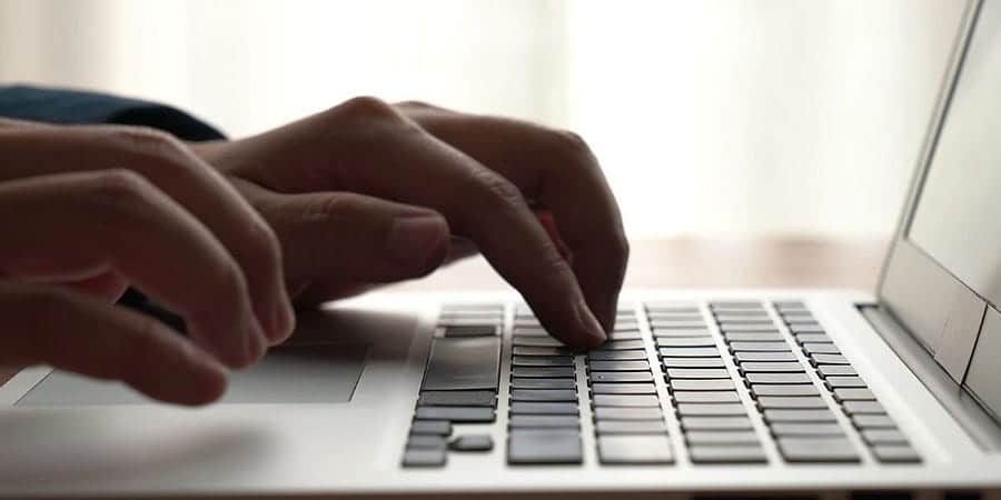 صورة لـ دليل سهل لتمكين واستخدام التمرير بإصبعين على الكمبيوتر المحمول بنظام Windows | 1aBybuVLRmzf_ToOkYhOtWQ-DzTechs