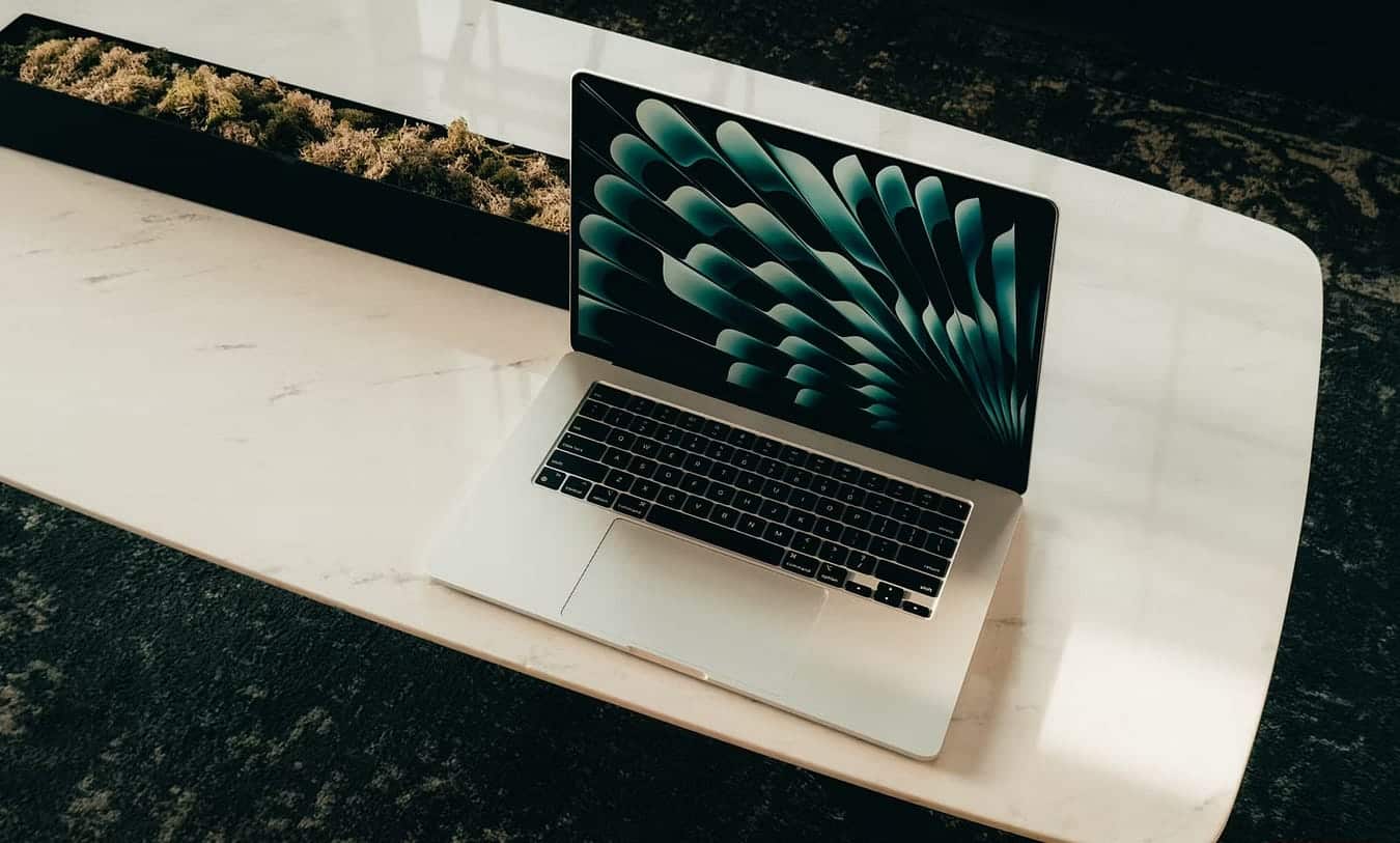 صورة لـ مُراجعة Apple M3 MacBook Air (13 بوصة): لماذا قد تُفكر في أن تشتري أي شيء آخر؟ | 1lKjUZfI3f6c3KtyZ5XdD5A-DzTechs