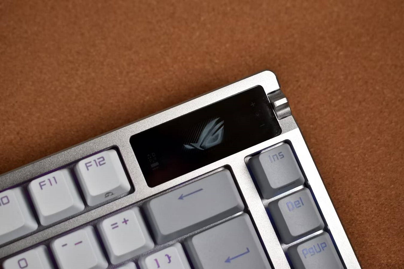 صورة لـ مُراجعة Asus ROG Azoth: لوحة مفاتيح مُمتازة ولكن تعيبها برمجياتها | 1tKHqaaX4gWoZrng77tHfzA-DzTechs