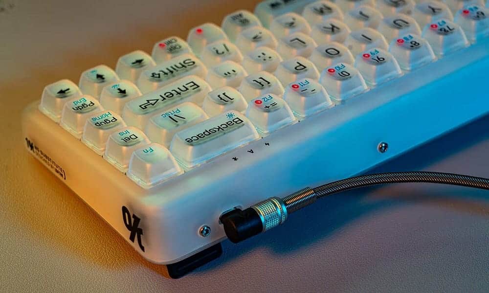 صورة لـ أضف لمسة من الشفافية إلى مكتبك باستخدام لوحة المفاتيح الميكانيكية المُميزة من Lofree | 1TQxDBMi0wHms9C10b1hqlQ-DzTechs