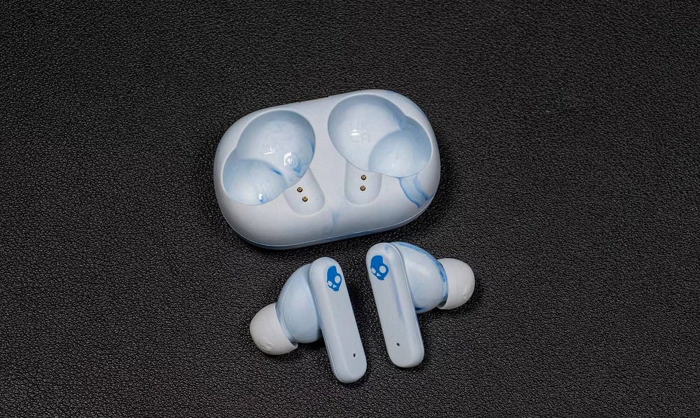 صورة لـ هل ستشتري سماعات أذن تأتي مع علبة شحن بدون غطاء؟ | 1jffSOdiUXD7_0AcaEId6zA-DzTechs