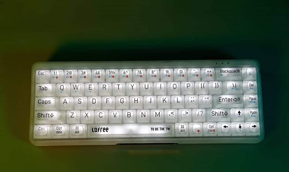 صورة لـ أضف لمسة من الشفافية إلى مكتبك باستخدام لوحة المفاتيح الميكانيكية المُميزة من Lofree | 1rMTcKunU01ieqlSv6ebsLw-DzTechs