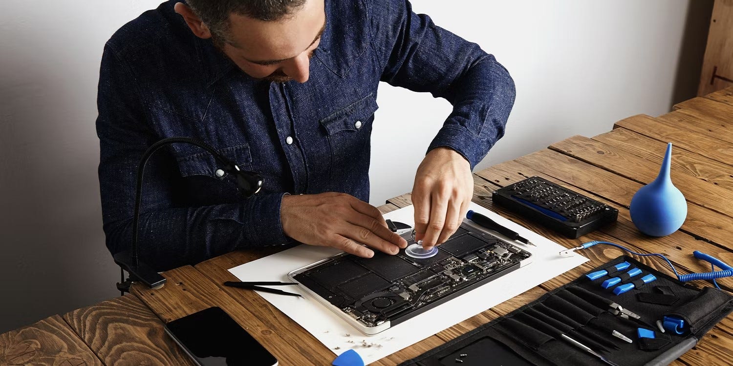 صورة لـ نصائح لاختيار كمبيوتر محمول سهل الإصلاح قبل الشراء | 18ckaufpA0OMc7-RXMtAZpA-DzTechs