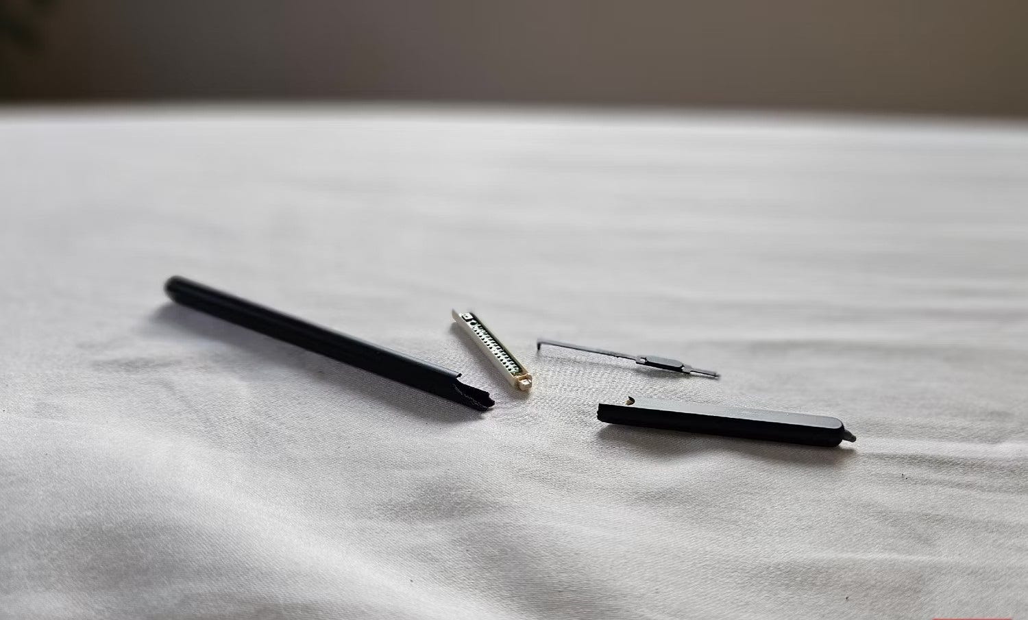 صورة لـ تجنب هذه الأخطاء البسيطة مع قلم S Pen من Samsung لتجنب كسرها | 18shbDbtBU_SpEmokzngPVw-DzTechs