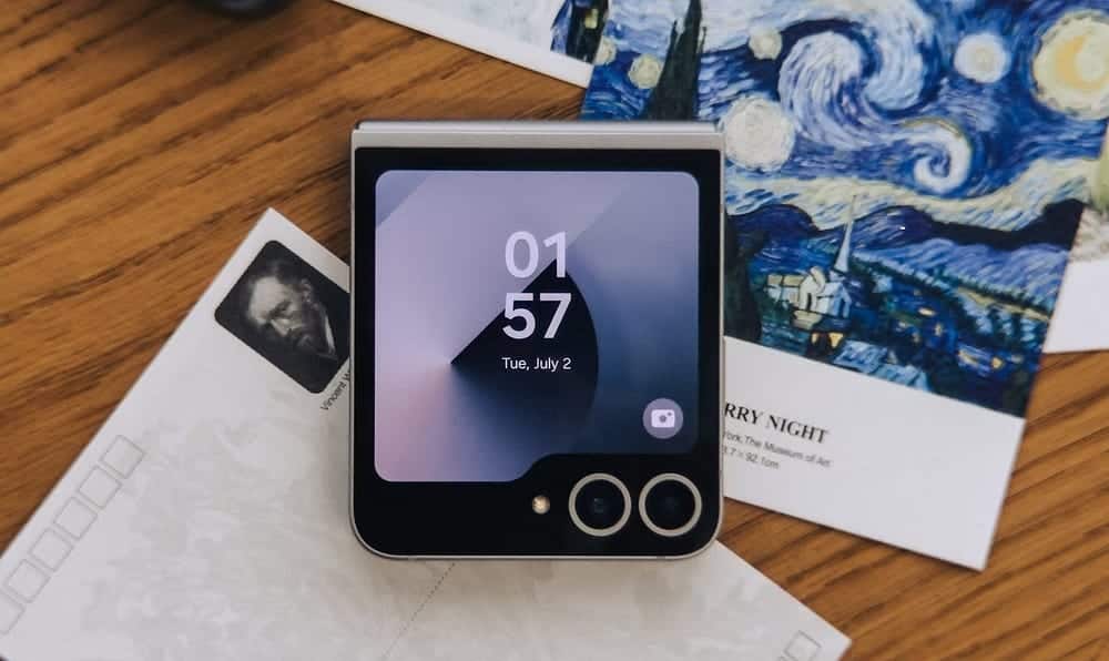 صورة لـ مُقارنة بين Galaxy Z Flip 6 و Galaxy S24: هل هذا العام مُناسب للإنتقال إلى الهاتف القابل للطي؟ | 1OBs6nrkys6yvvC61LyqCOA-DzTechs