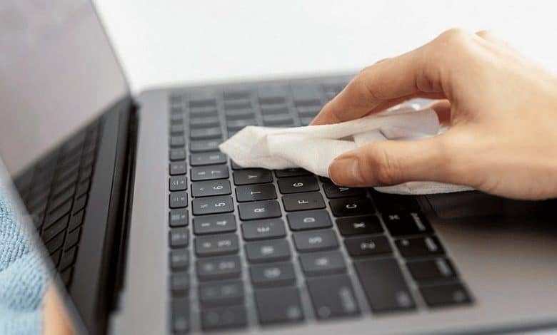 صورة لـ أفضل الطرق لتنظيف وتعقيم لوحة المفاتيح من الفيروسات والبكتيريا | 1ZGRU81Gc-MxTdu9qb3lpyA-DzTechs