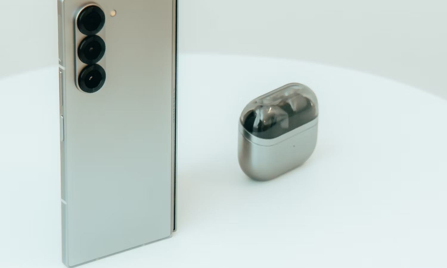 صورة لـ تجربة Samsung Galaxy Buds 3 Pro: تصميم مألوف وأداء مُميز | 1_dbenoiYUeqiEMjW8MDW0g-DzTechs