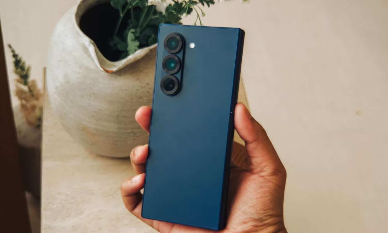 صورة لـ مُقارنة بين Galaxy Z Fold 6 و Z Fold 5: ما الجديد؟ | 1uE24c5lIEPqvu2KjbagiIA-DzTechs