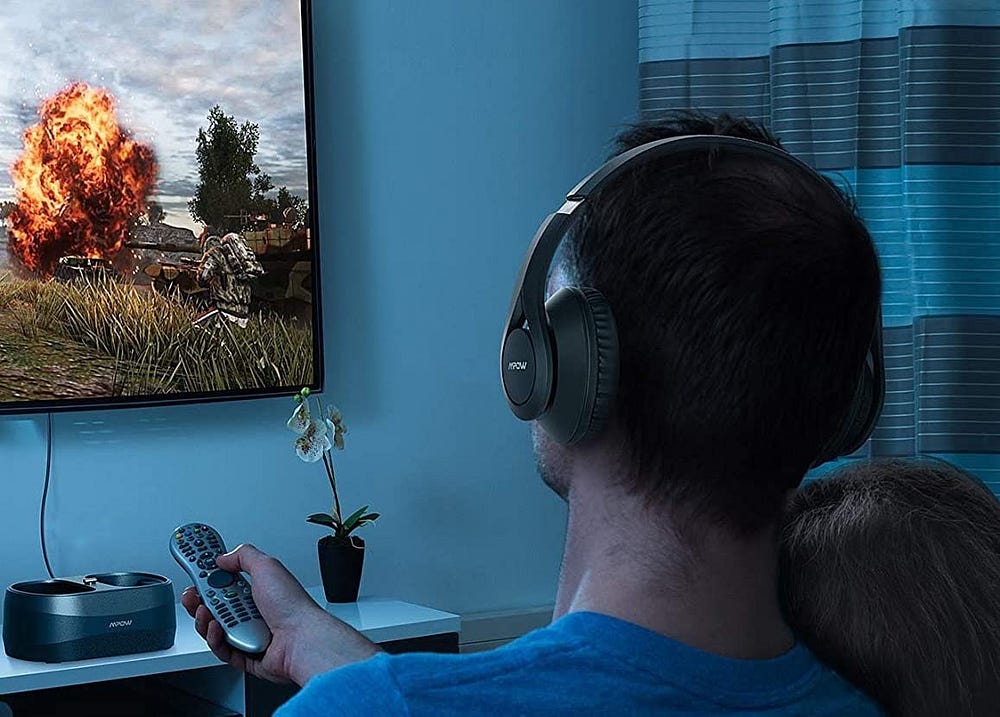 صورة لـ كيف يُمكنك مشاهدة التلفزيون باستخدام سماعات الرأس وما هي الفوائد التي تحصل عليها | 10EuZbdsBBlbkg198kZy5QA-DzTechs