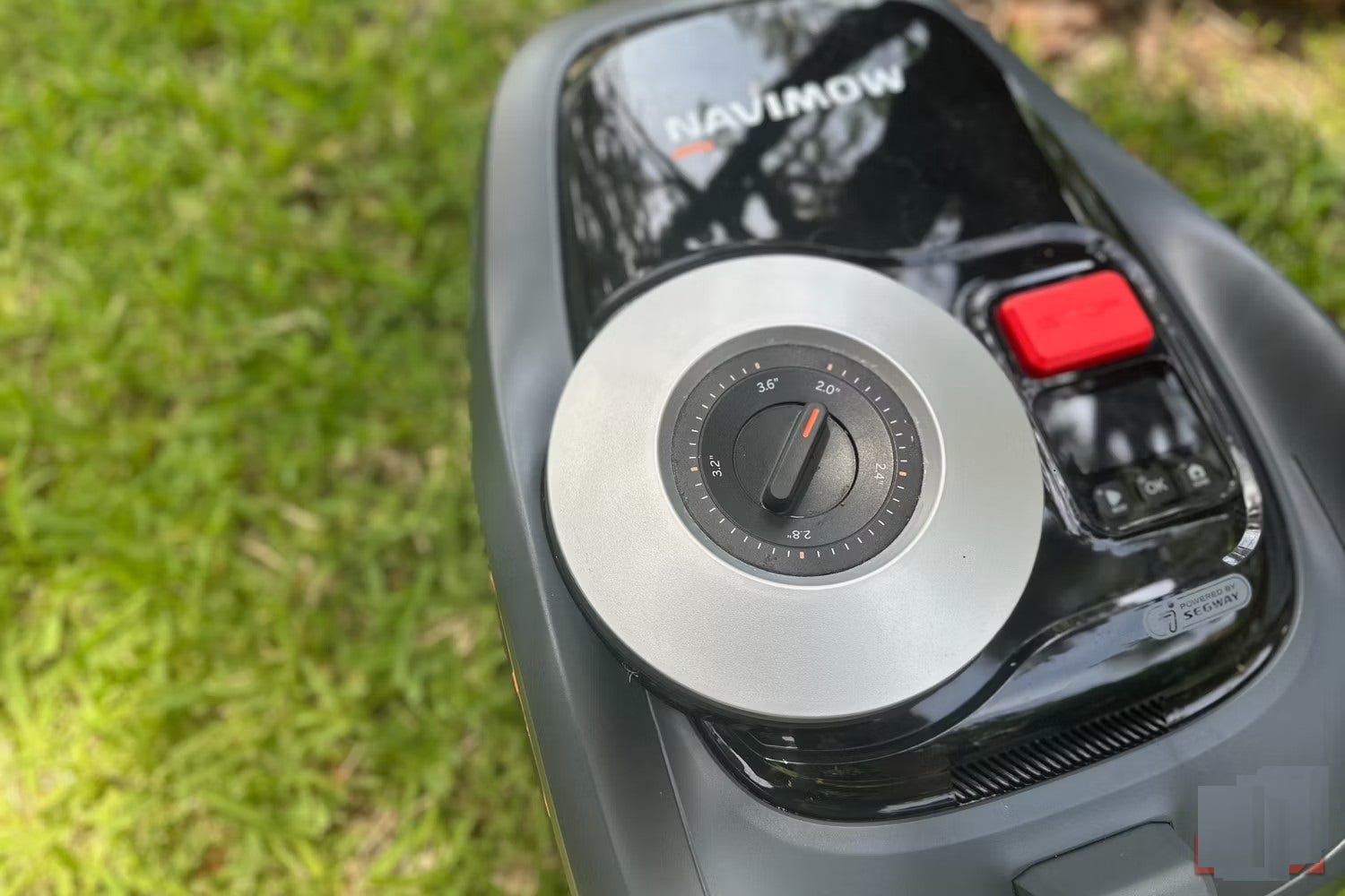 صورة لـ Segway Navimow i110N: كيف تحل الجزازة الروبوتية مُشكلة قص العشب بفعاليَّة | 1AuuO5ZXRgxJ8Ox9I-9s7pQ-DzTechs