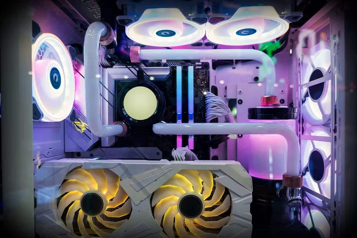 صورة لـ لماذا أفضل مراوح التهوية بدلًا من أنظمة التبريد المائي في الكمبيوتر | 15GKpMjnE8suCFMi128Rz1g-DzTechs