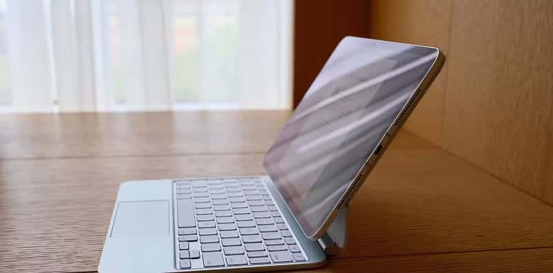 صورة لـ لماذا تُعتبر لوحة مفاتيح Magic Keyboard من Apple للـ iPad استثمارًا رائعًا | 1uDhrDSdfEYL4hmH2H78M6A-DzTechs