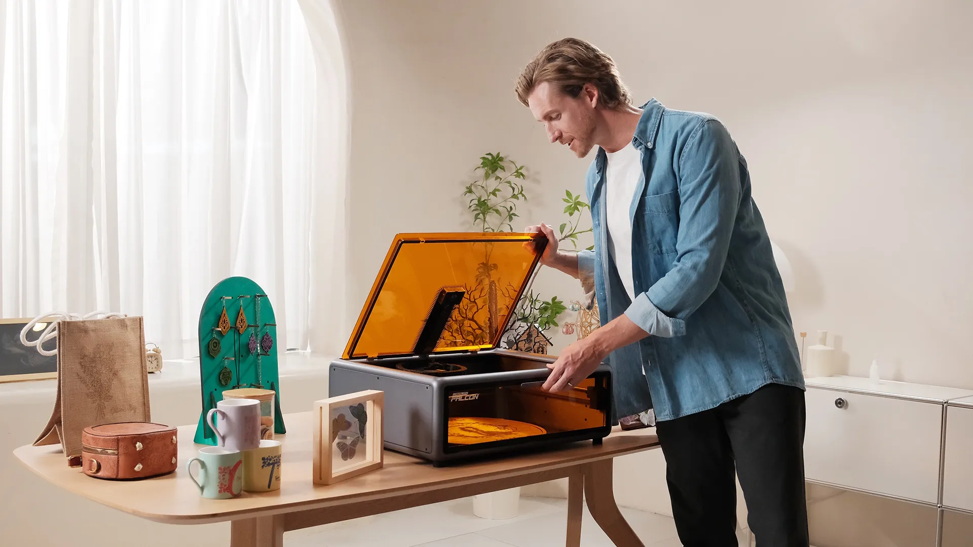 creality falcom a1 man using device