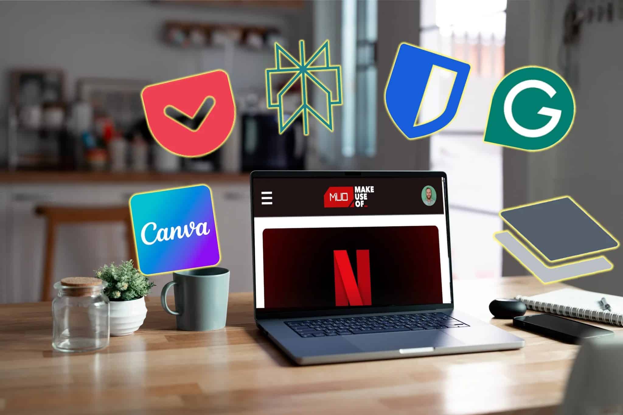 موقع makeuseof على جهاز لابتوب مع أيقونات مواقع الويب.