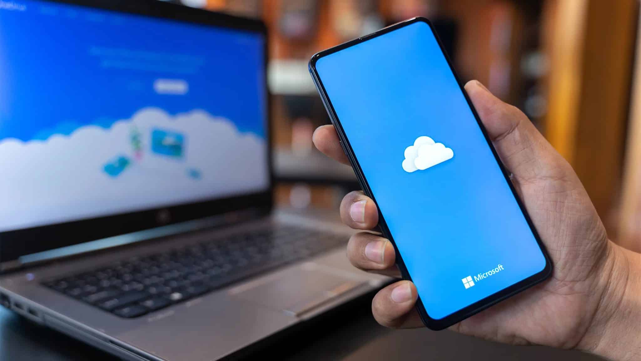 Microsoft OneDrive على الهاتف واللاب توب